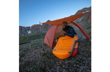 Image of Big Agnes Torchlight EXP 0 Sleeping Bag, Tangelo/Chinois Green, Small, BTEXPSL025