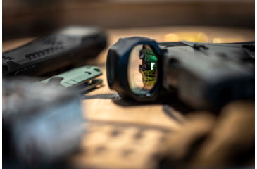 Image of ZeroTech Optics Trace H.A.L.O 1x28mm Reflex Red Dot Sight, 3 MOA Dot Reticle, Green, Enclosed, Black, TRAE28G