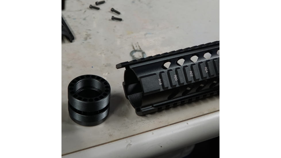 AIM Sports Inc AR Free Float Carbine Length Quad Rail/V3, 7in, Black, Medium, MT060