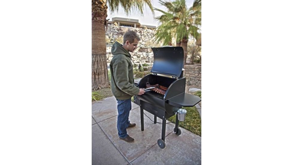Camp Chef Pellet Grill &amp; Smoker Dlx, Black PG32