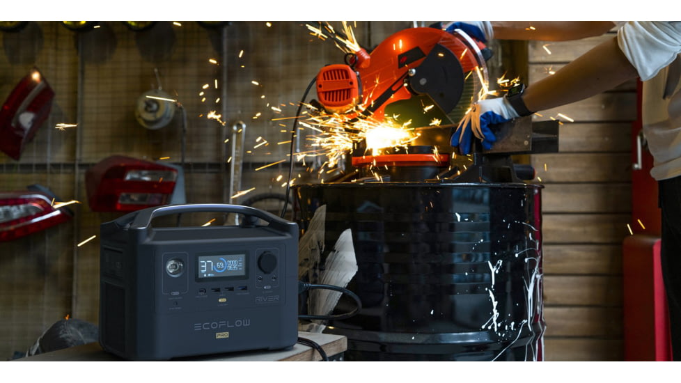 EcoFlow RIVER Pro Portable Power Station, Cyber Black, 50032017