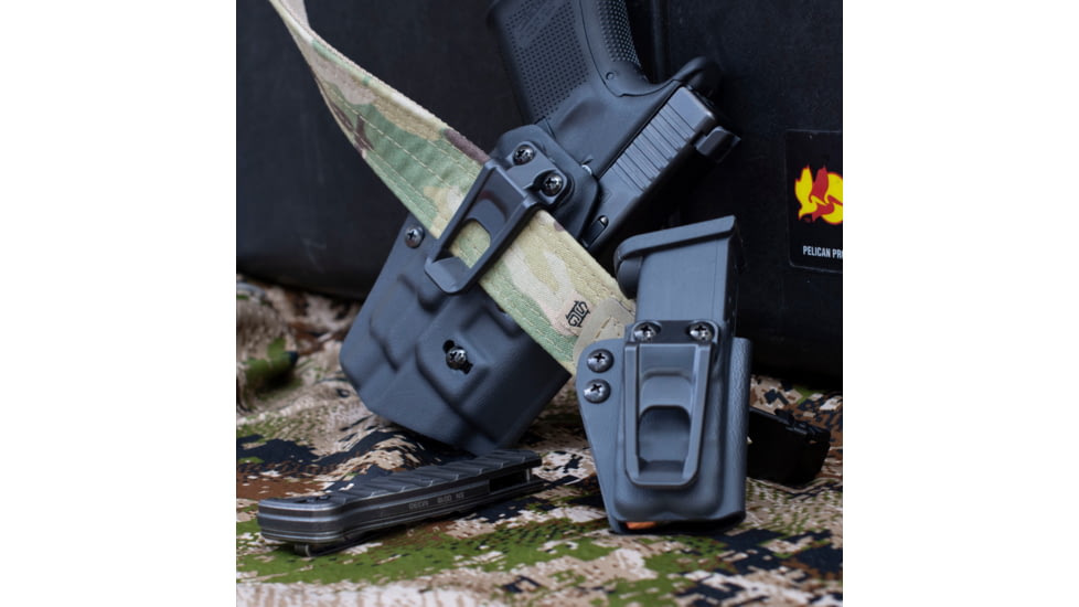 Crucial Concealment 1400 UNIVERSAL LIGHT HOLSTER BLK