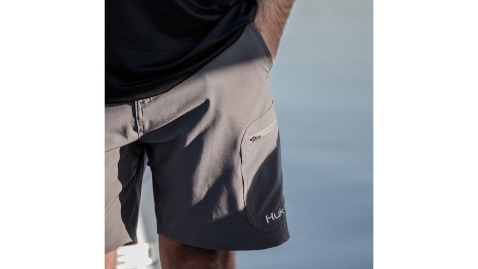 HUK Performance Fishing Men's Next Level 7in Inseam Short, Charcoal Gray, Small, H2000040-010-S