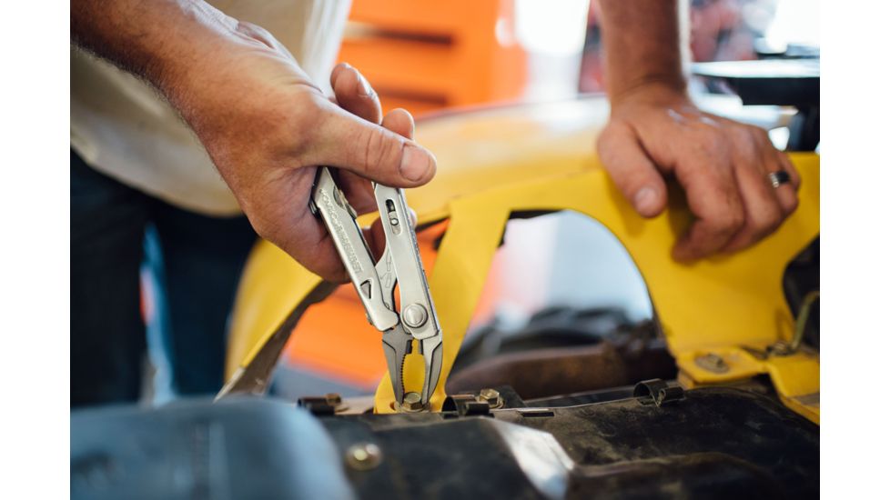 Leatherman Tools Crunch Multi Tool Standard Stainless Finish With Nylon Sheath 68010201K