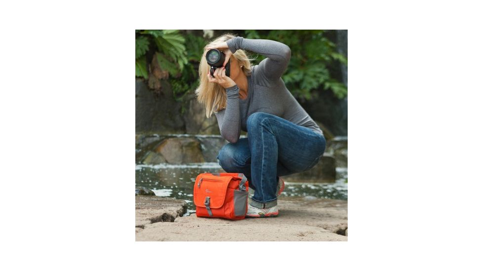 Lowepro Nova Sport 7L AW Shoulder Bag, Pepper Red LP36613