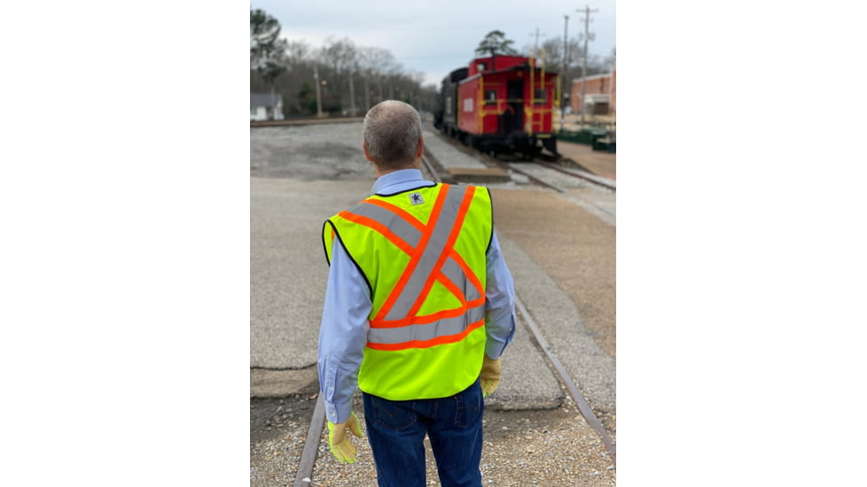 MCR Safety VWCCS2LXL Hi Vis Reflective Safety Vest, ANSI Type R Class 2, 4in Silver Stripes, Zipper Front Closure, Fluorescent Lime, XL, VWCCS2LXL