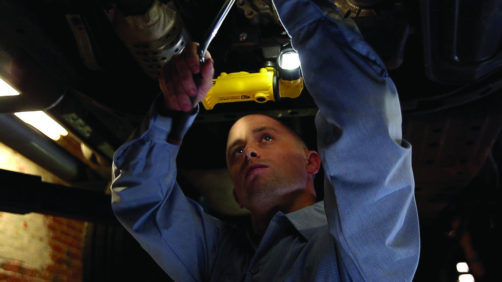 Streamlight Knucklehead Multi-Purpose Worklight, 200 Lumen, Division 2, 100V Ac Charge Cord, Yellow, 90625