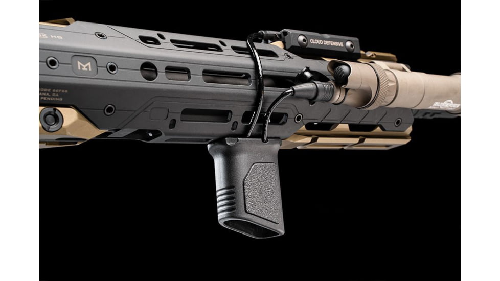 Strike Industries Angeled Grip w/Cable Management Function, Short, Black, SIARCMAGS
