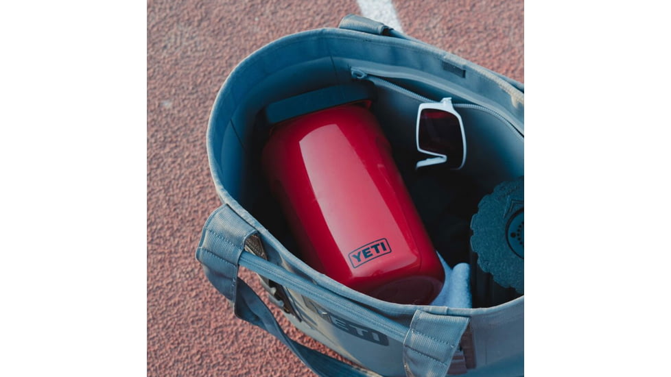 Yeti Silo Half Gallon Jug w/MagDock Chug Cap